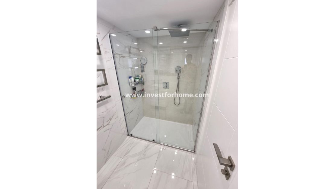 Sale - Apartment - Torrevieja - Centro