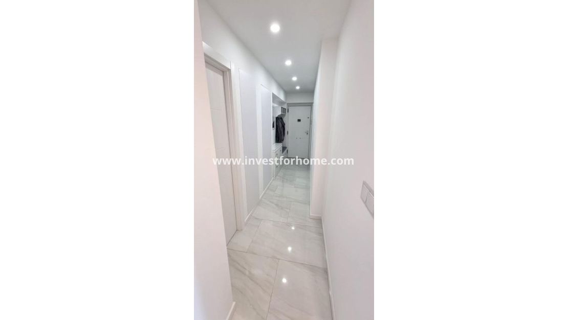 Sale - Apartment - Torrevieja - Centro