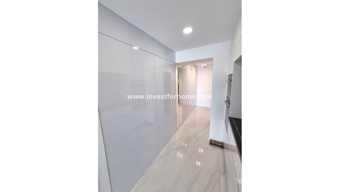 Sale - Apartment - Torrevieja - Centro