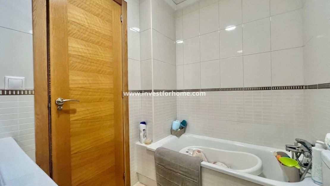 Sale - Apartment - Torrevieja - Centro