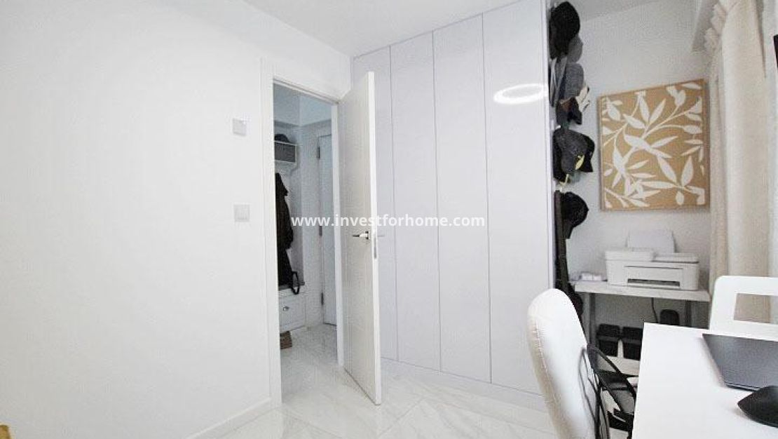 Sale - Apartment - Torrevieja - Centro