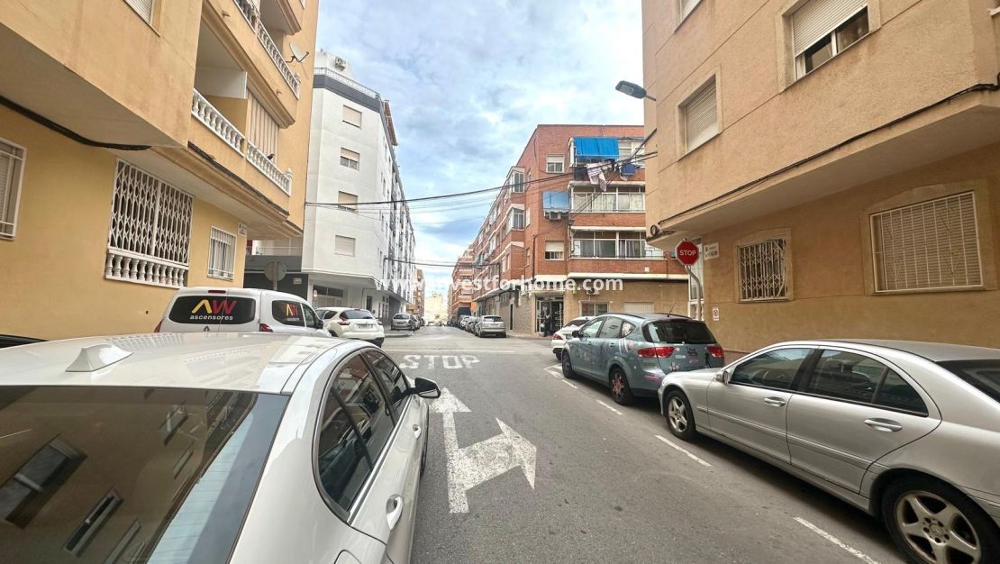 Sale - Apartment - Torrevieja - Centro
