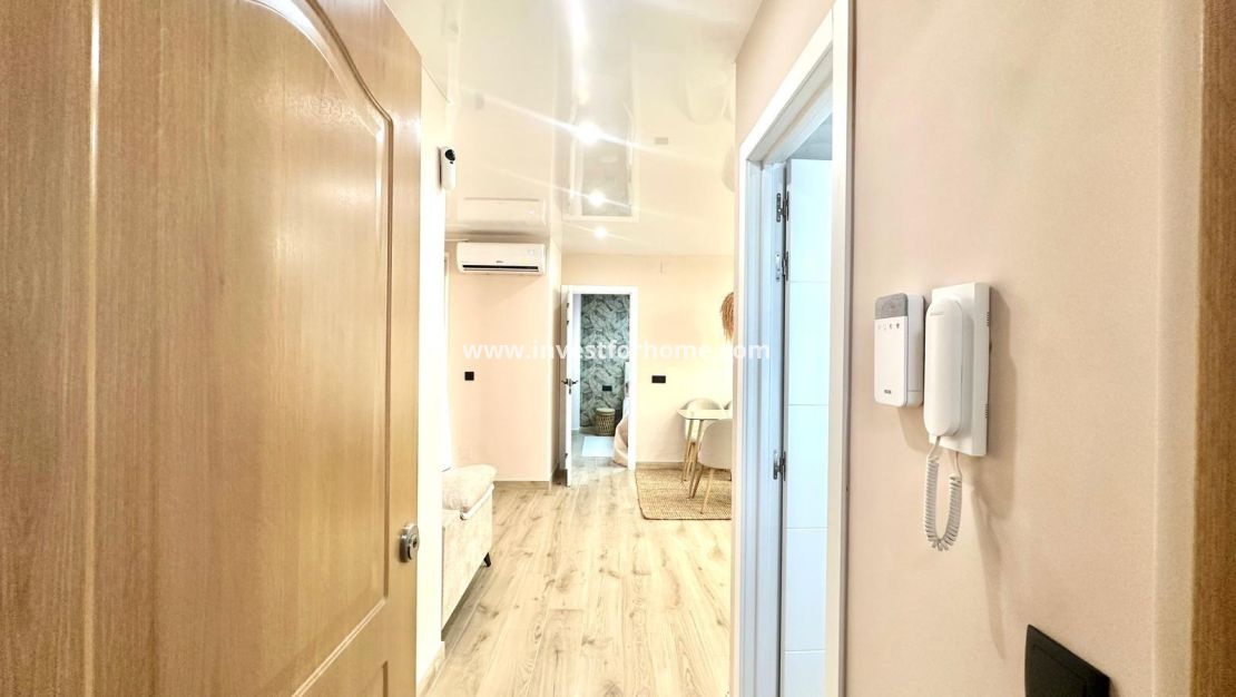 Sale - Apartment - Torrevieja - Centro