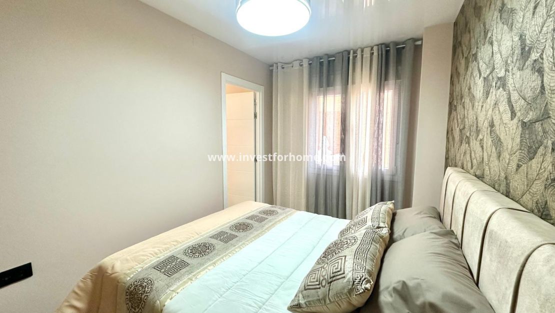 Sale - Apartment - Torrevieja - Centro