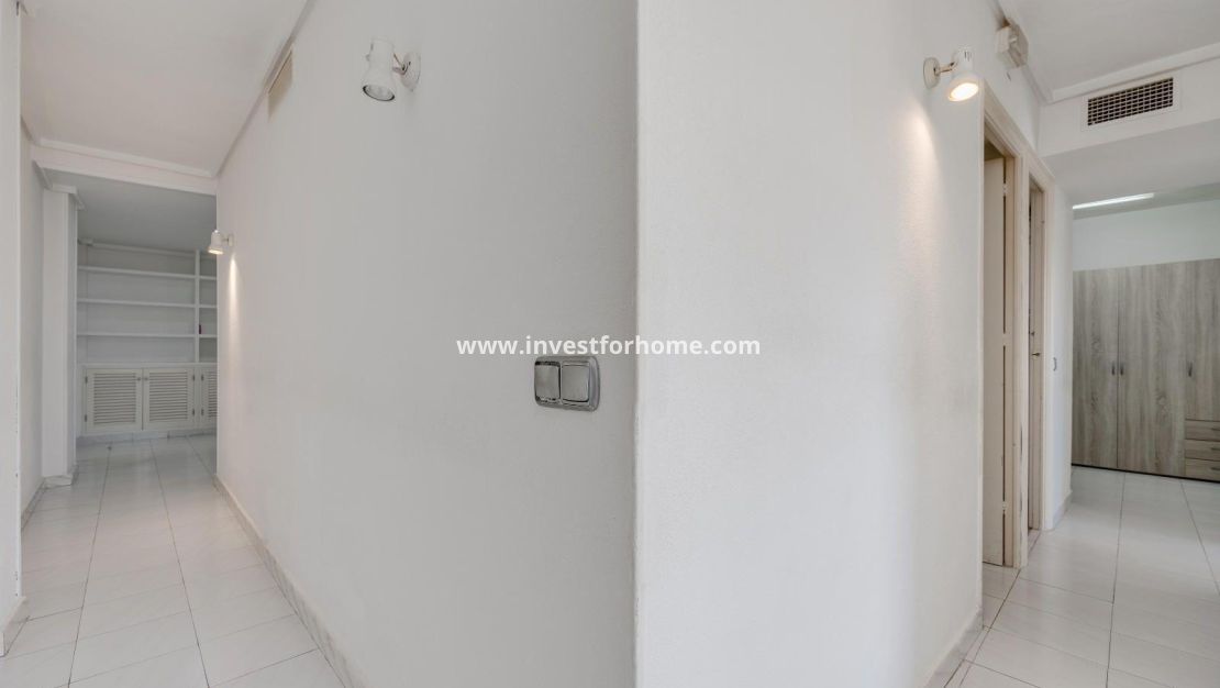 Sale - Apartment - Torrevieja - Centro