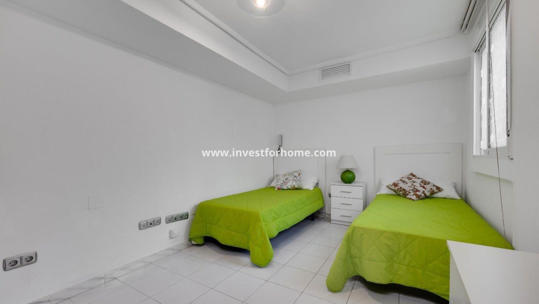Sale - Apartment - Torrevieja - Centro
