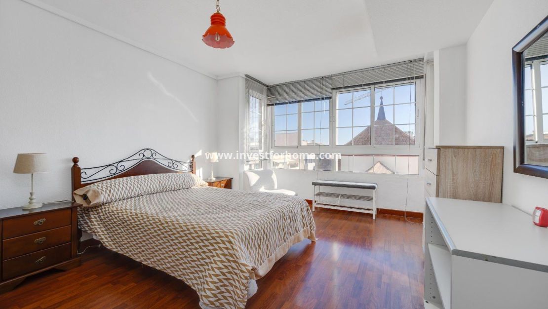 Sale - Apartment - Torrevieja - Centro