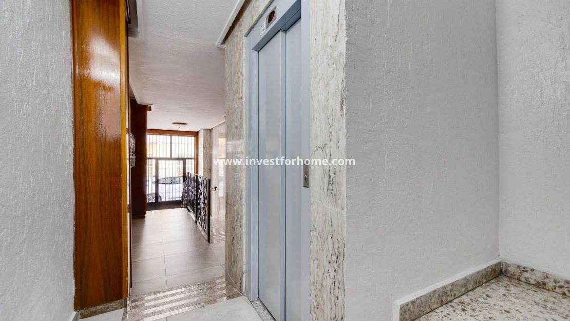 Sale - Apartment - Torrevieja - Centro