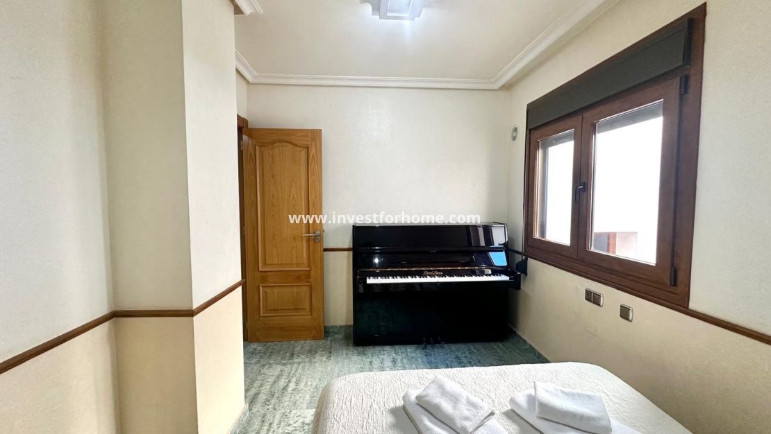 Sale - Apartment - Torrevieja - Centro