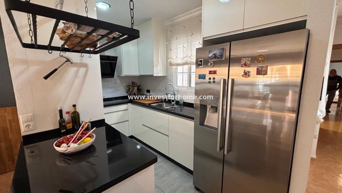 Sale - Apartment - Torrevieja - Centro