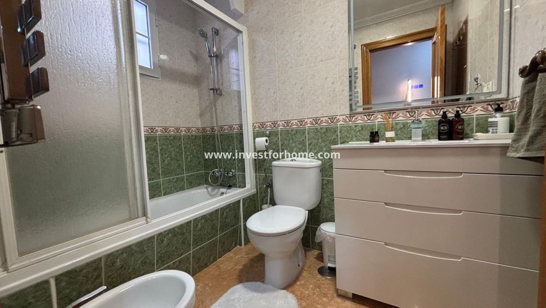 Sale - Apartment - Torrevieja - Centro