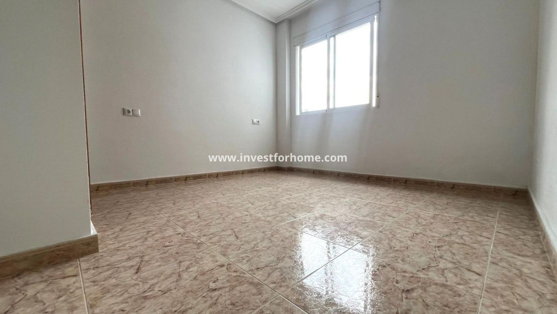 Sale - Apartment - Torrevieja - Centro