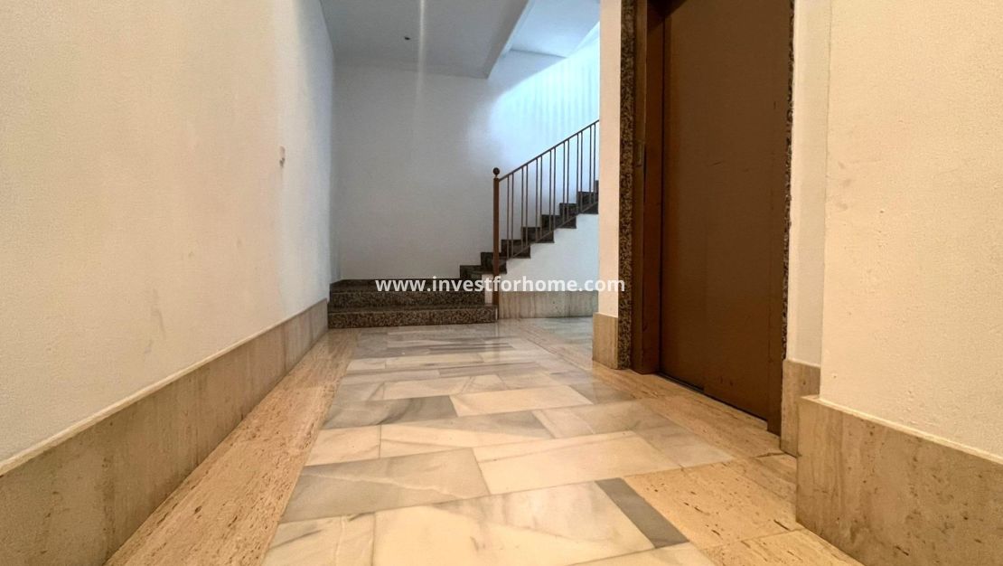 Sale - Apartment - Torrevieja - Centro