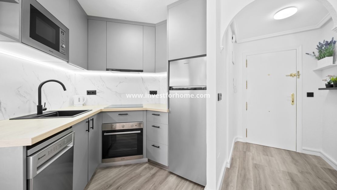 Sale - Apartment - Torrevieja - Centro