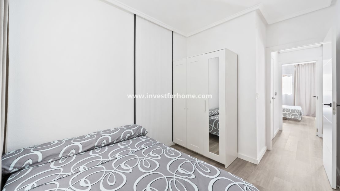 Sale - Apartment - Torrevieja - Centro