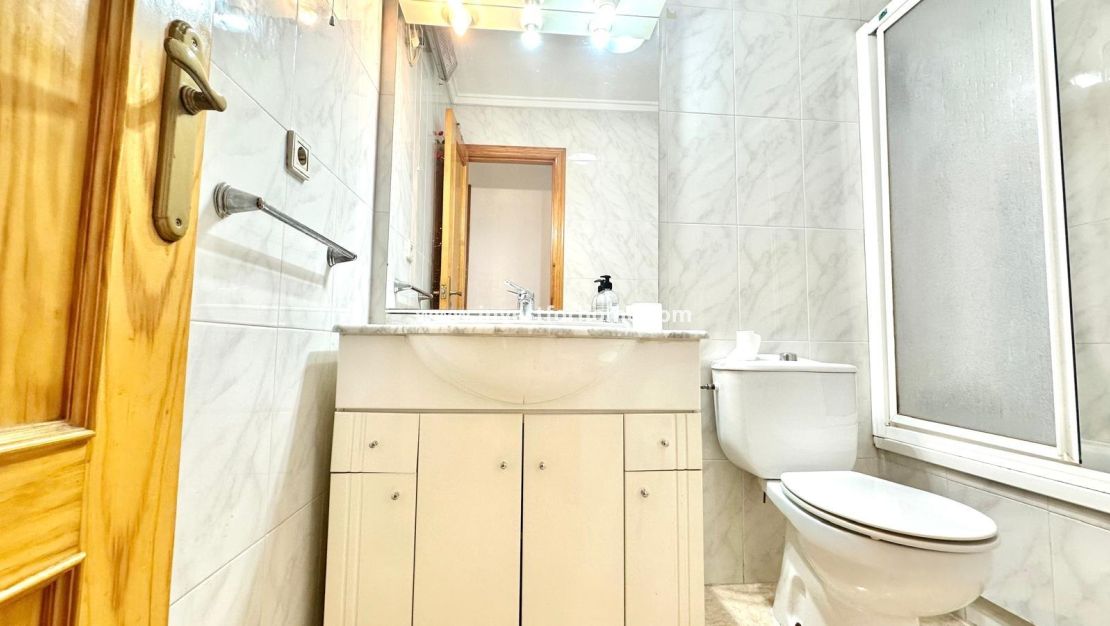 Sale - Apartment - Torrevieja - Centro