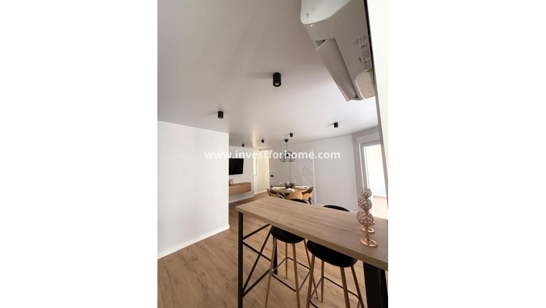 Sale - Apartment - Torrevieja - Centro