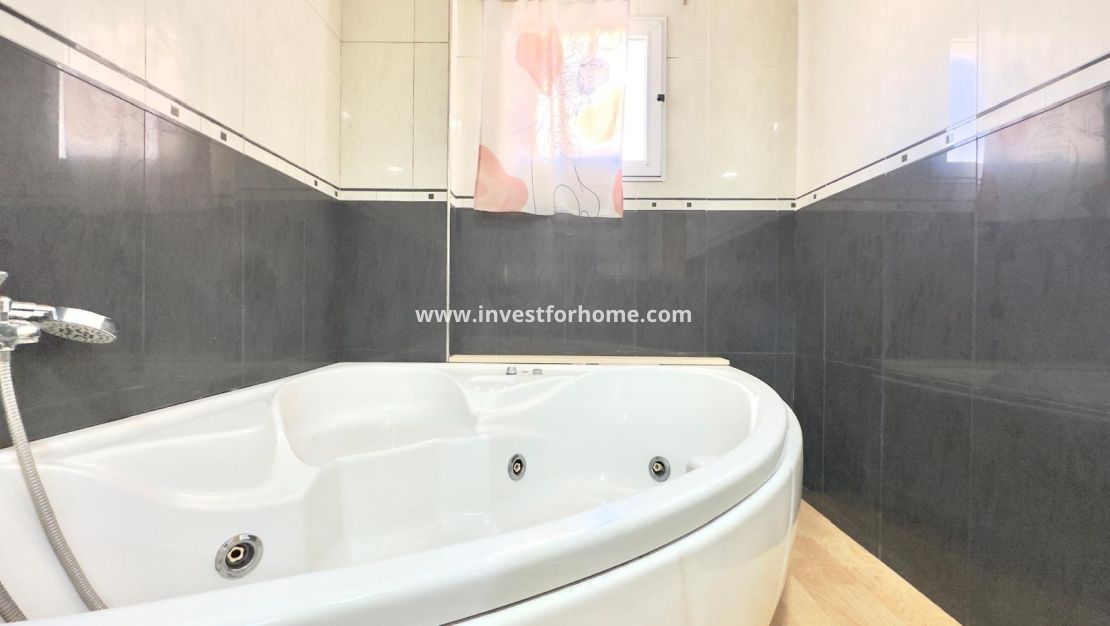 Sale - Apartment - Torrevieja - Centro