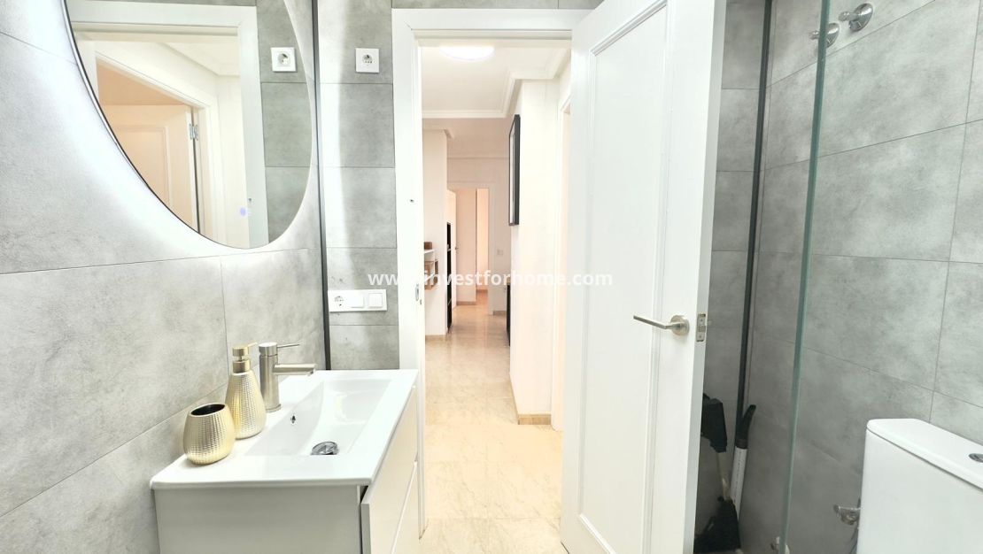 Sale - Apartment - Torrevieja - Centro