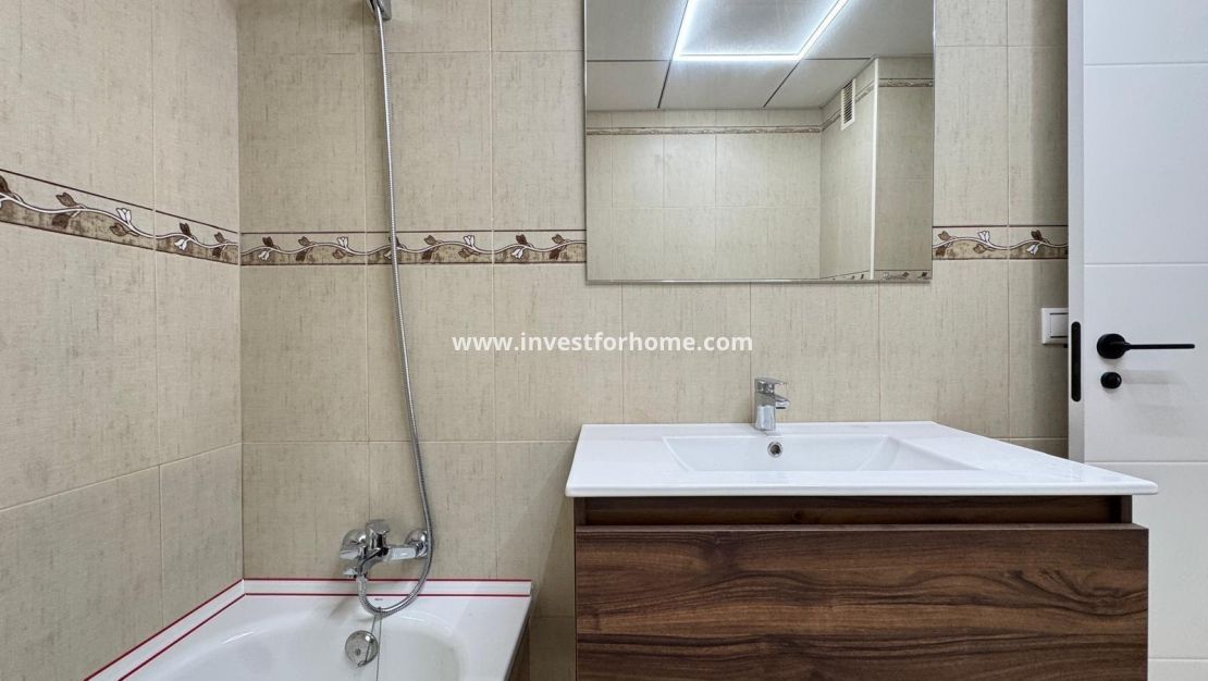 Sale - Apartment - Torrevieja - Centro