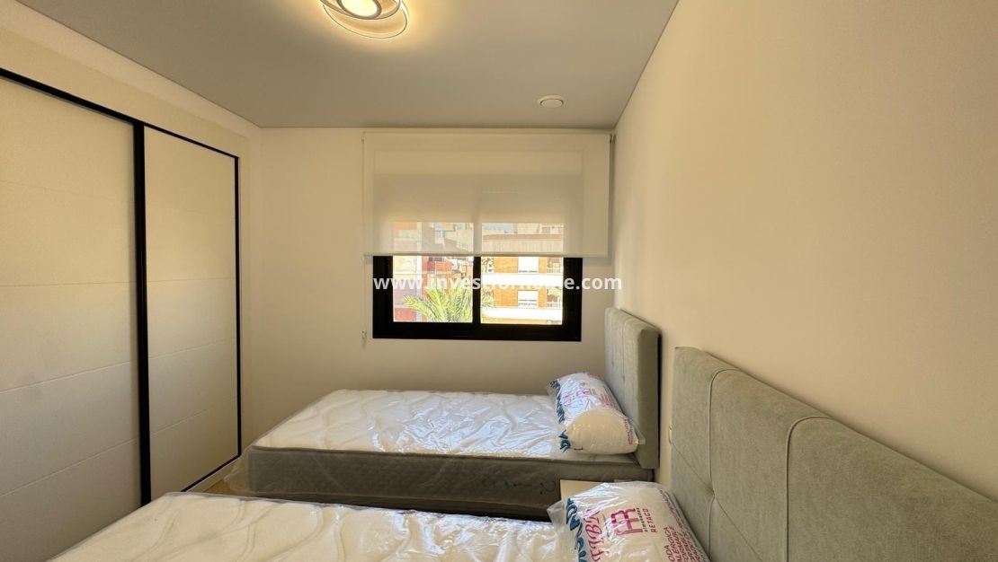 Sale - Apartment - Torrevieja - Centro