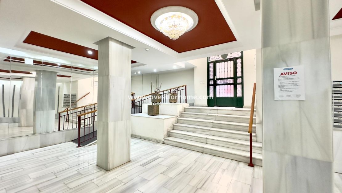 Sale - Apartment - Torrevieja - Centro