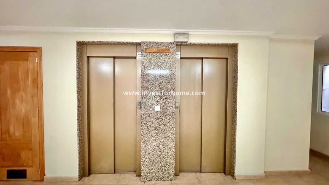 Sale - Apartment - Torrevieja - Centro