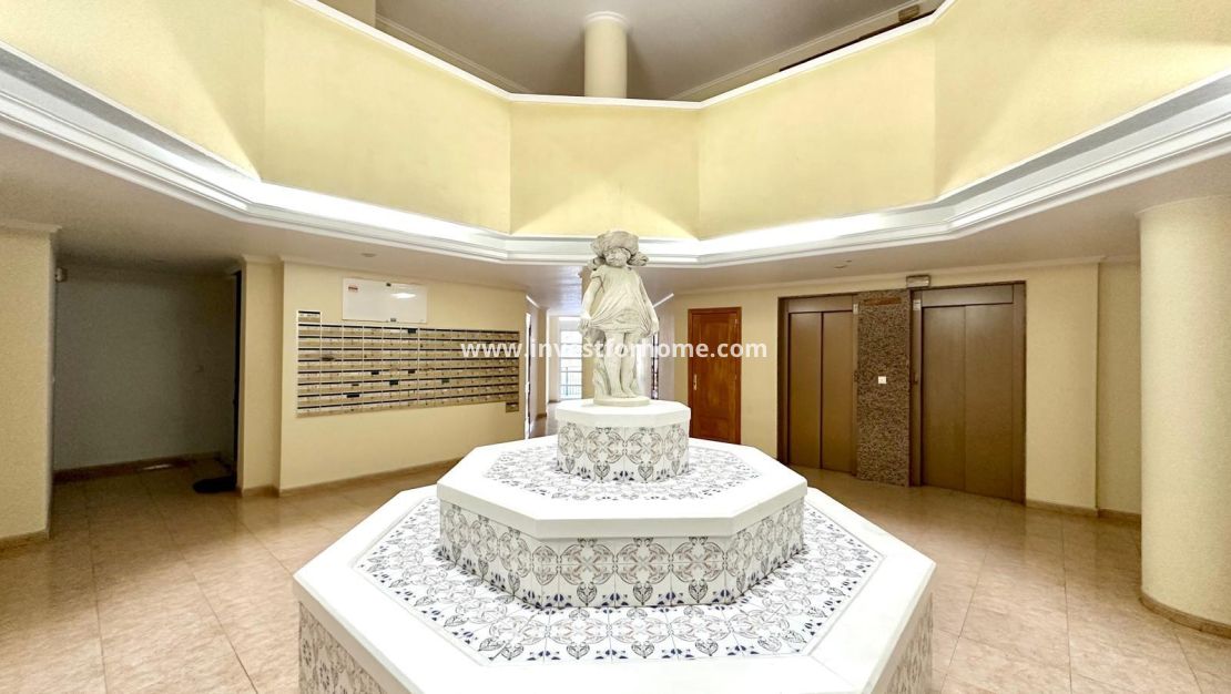 Sale - Apartment - Torrevieja - Centro