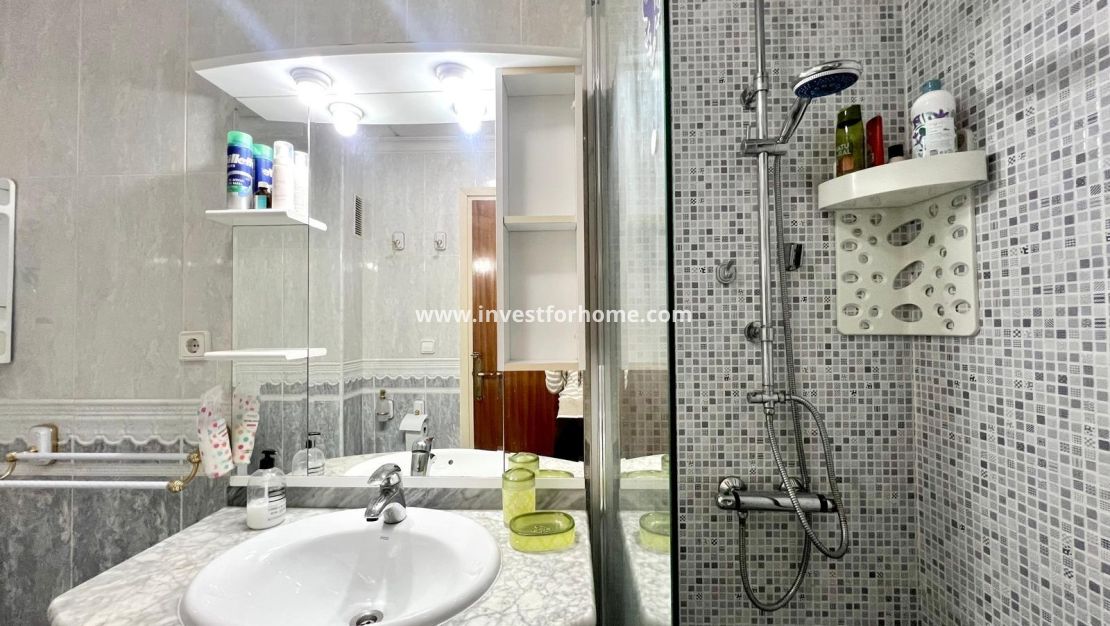 Sale - Apartment - Torrevieja - Centro