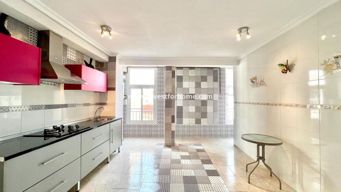 Sale - Apartment - Torrevieja - Centro