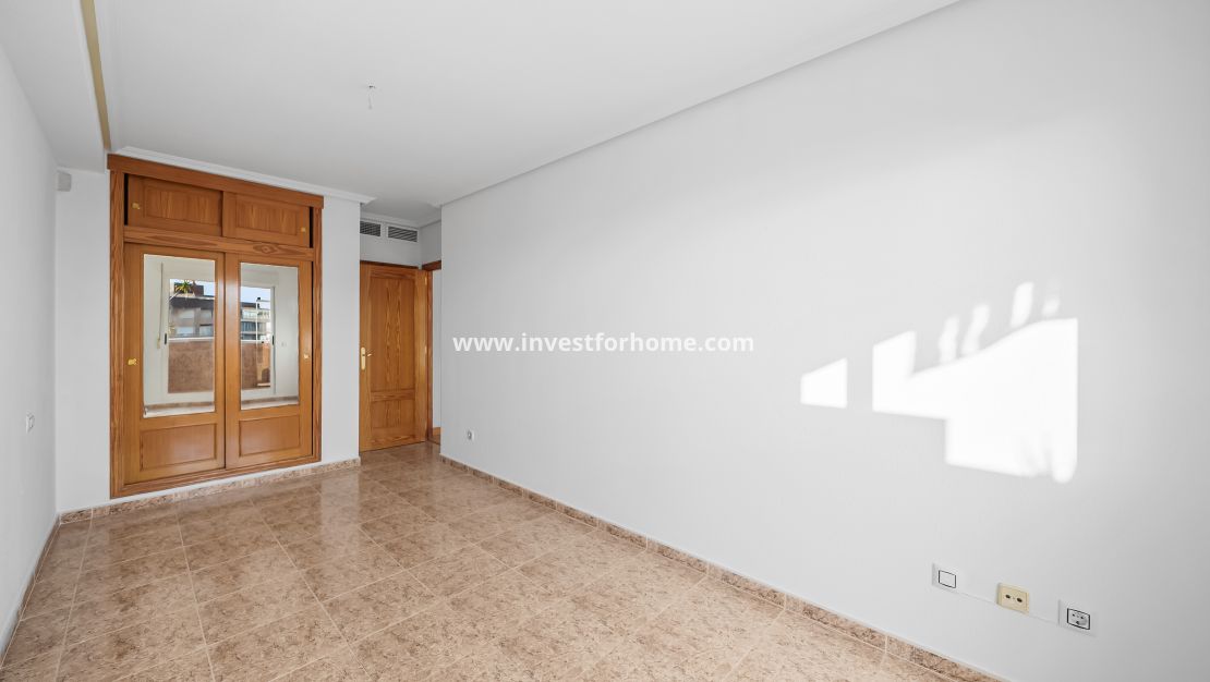 Sale - Apartment - Torrevieja - Centro