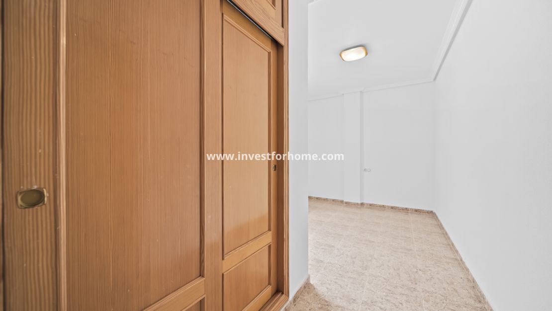 Sale - Apartment - Torrevieja - Centro