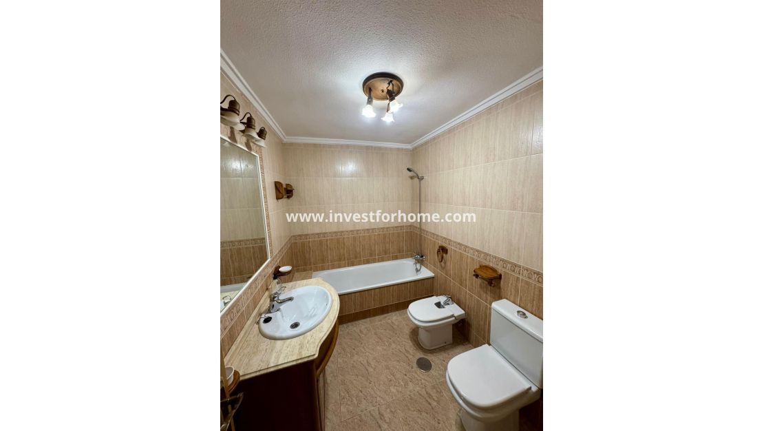 Sale - Apartment - Torrevieja - Centro