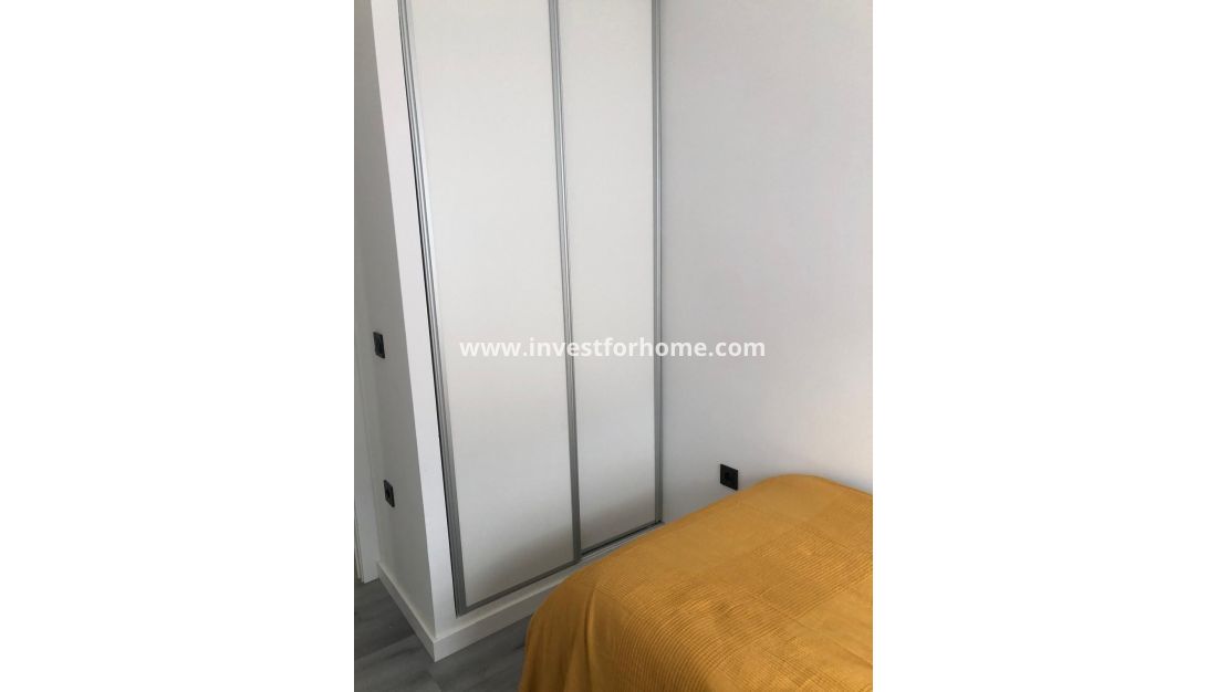 Sale - Apartment - Torrevieja - Centro