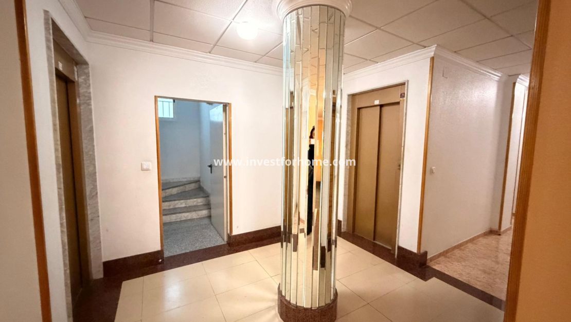 Sale - Apartment - Torrevieja - Centro