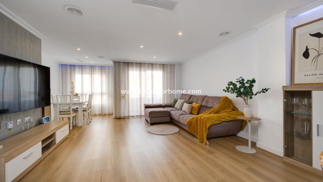 Sale - Apartment - Torrevieja - Centro