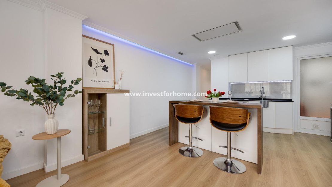 Sale - Apartment - Torrevieja - Centro