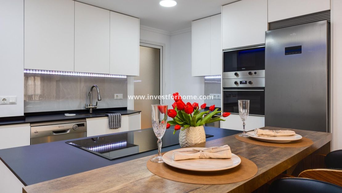 Sale - Apartment - Torrevieja - Centro