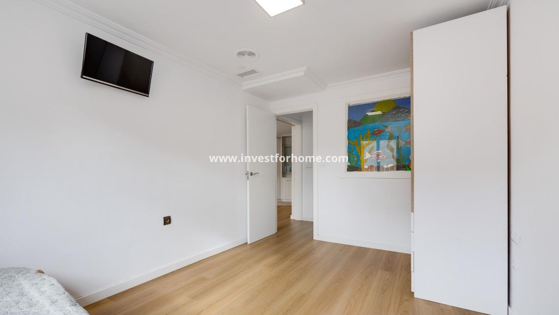 Sale - Apartment - Torrevieja - Centro