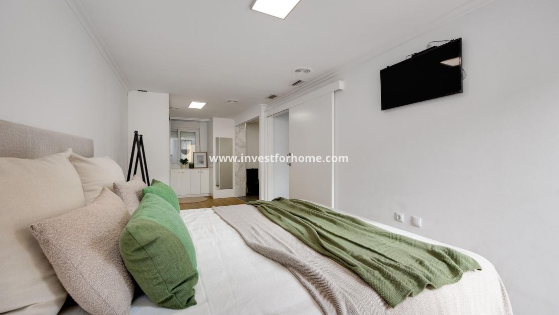 Sale - Apartment - Torrevieja - Centro