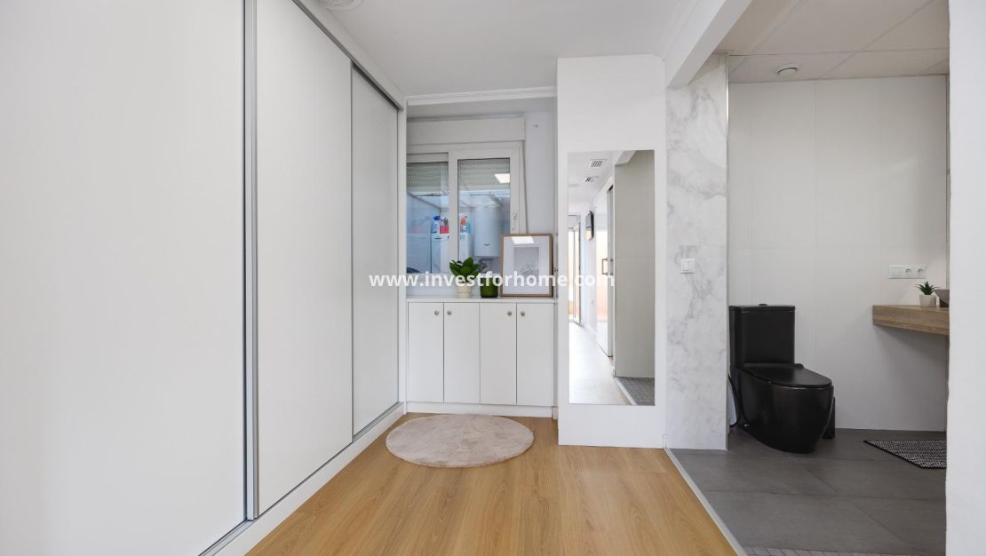 Sale - Apartment - Torrevieja - Centro