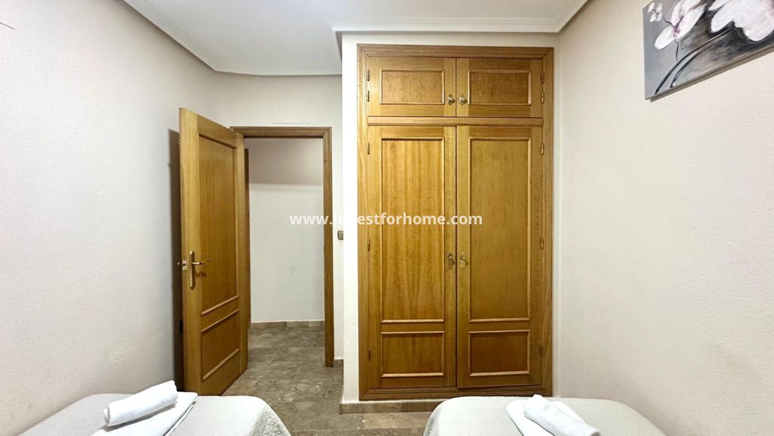 Sale - Apartment - Torrevieja - Centro