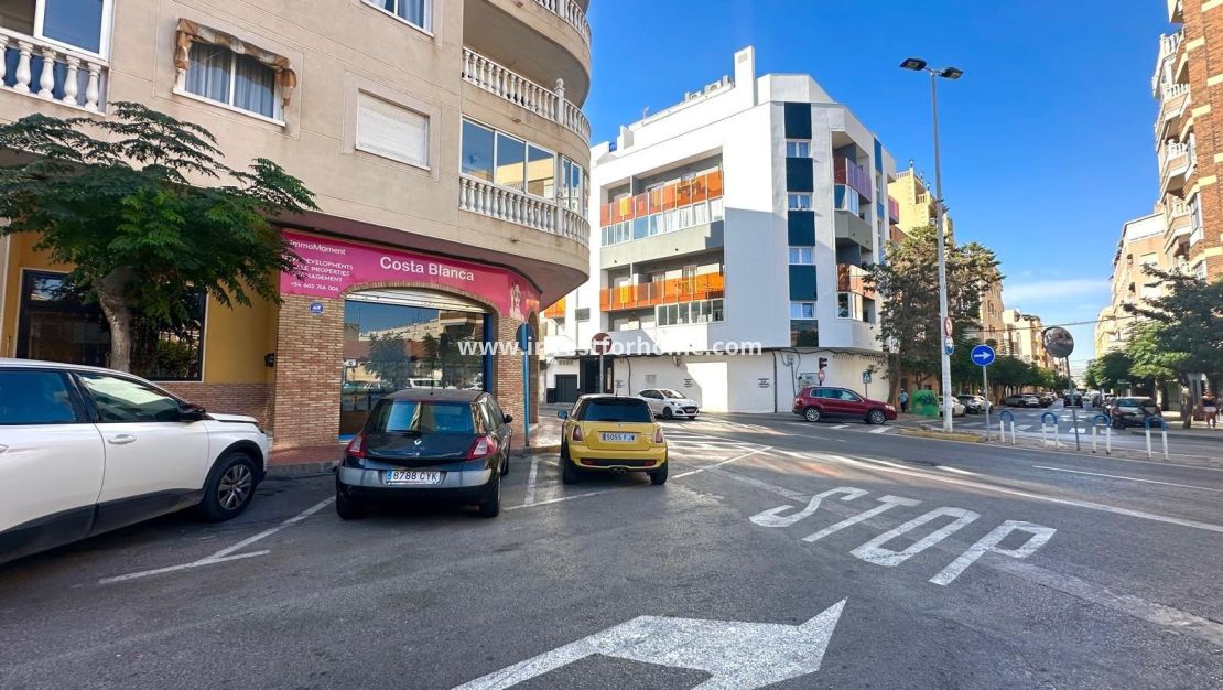 Sale - Apartment - Torrevieja - Centro