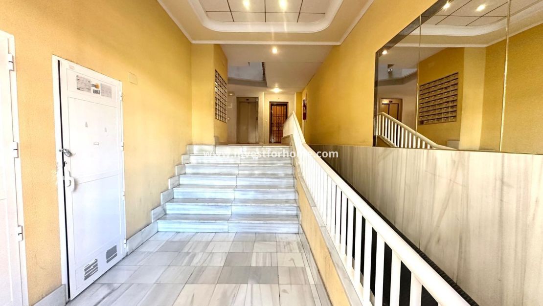 Sale - Apartment - Torrevieja - Centro