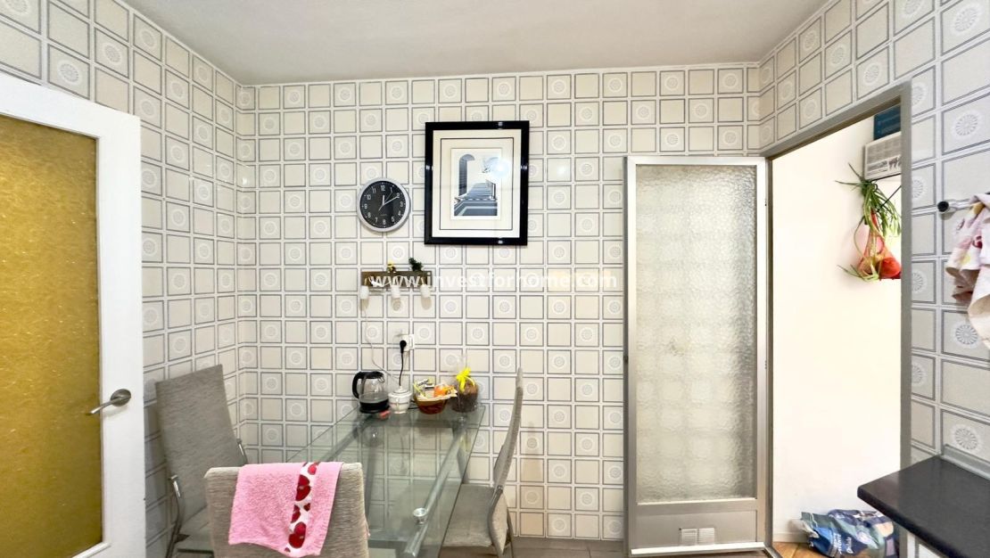 Sale - Apartment - Torrevieja - Centro