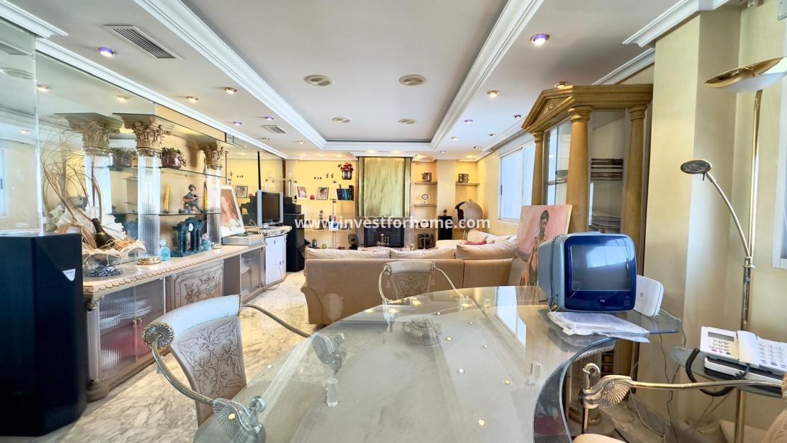 Sale - Apartment - Torrevieja - Centro