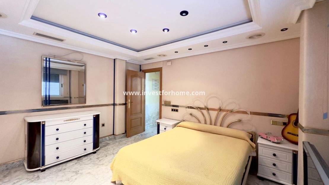 Sale - Apartment - Torrevieja - Centro