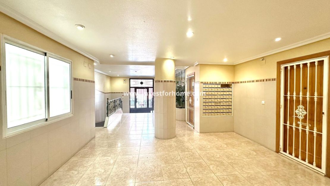 Sale - Apartment - Torrevieja - Centro