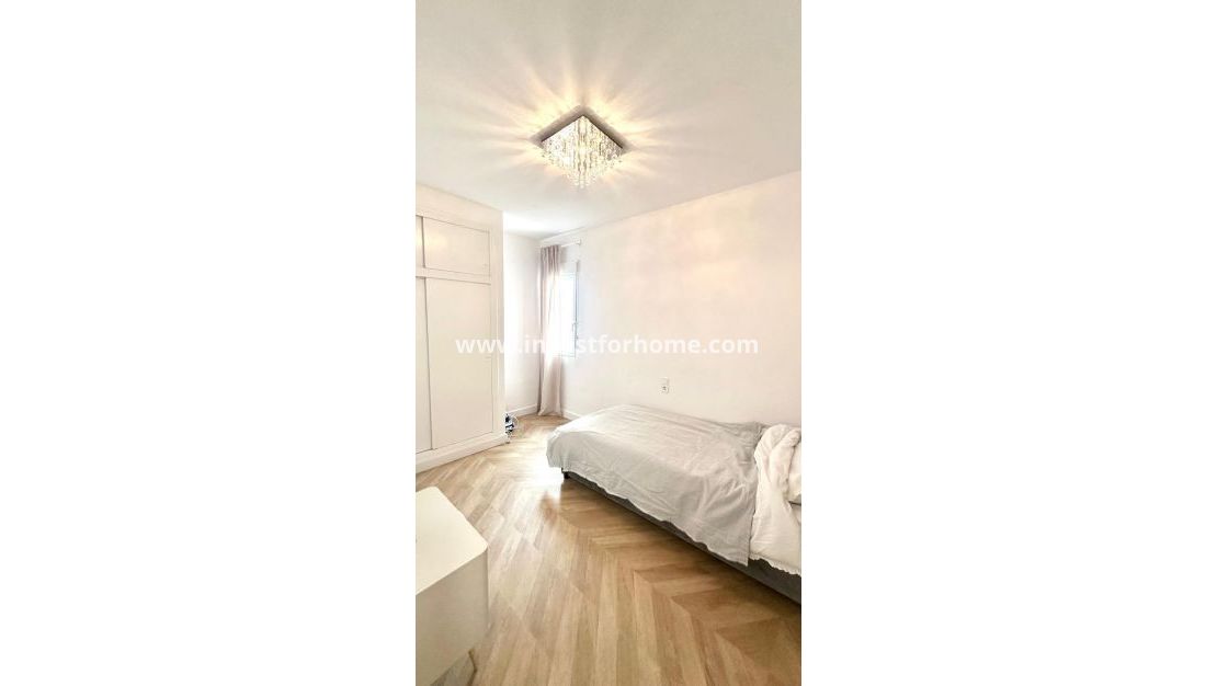 Sale - Apartment - Torrevieja - Centro