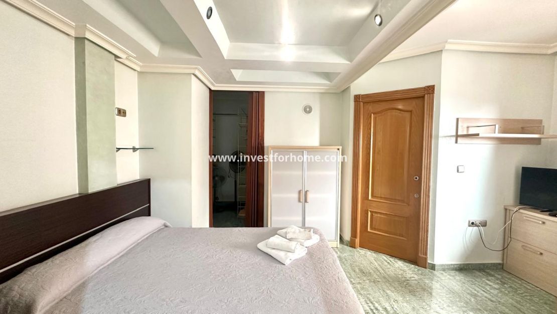 Sale - Apartment - Torrevieja - Centro